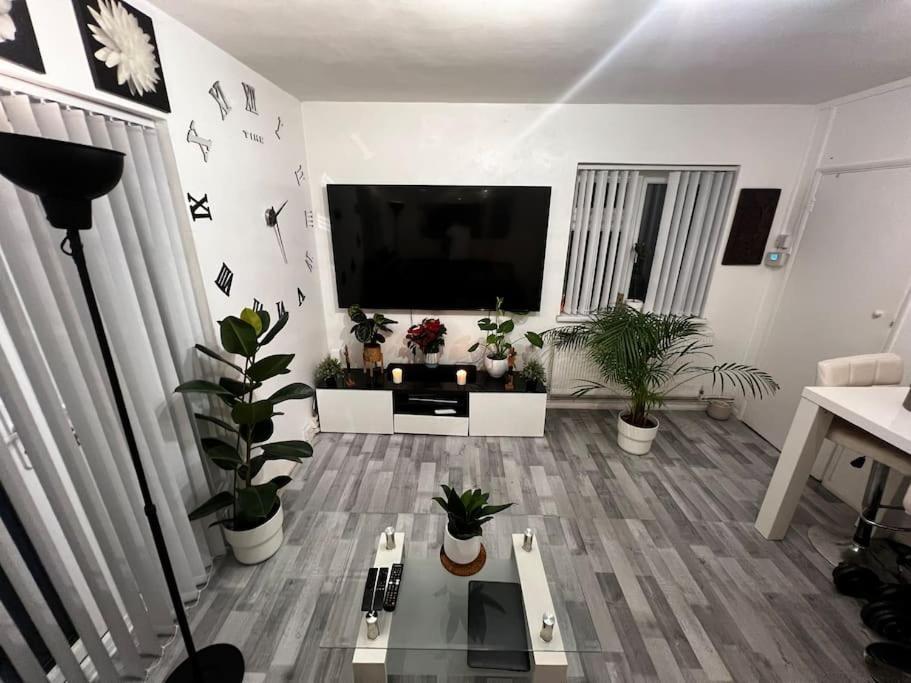 1-Bed Flat With Fast Wi-Fi In Prime Location 15Mins From Central 伦敦 外观 照片