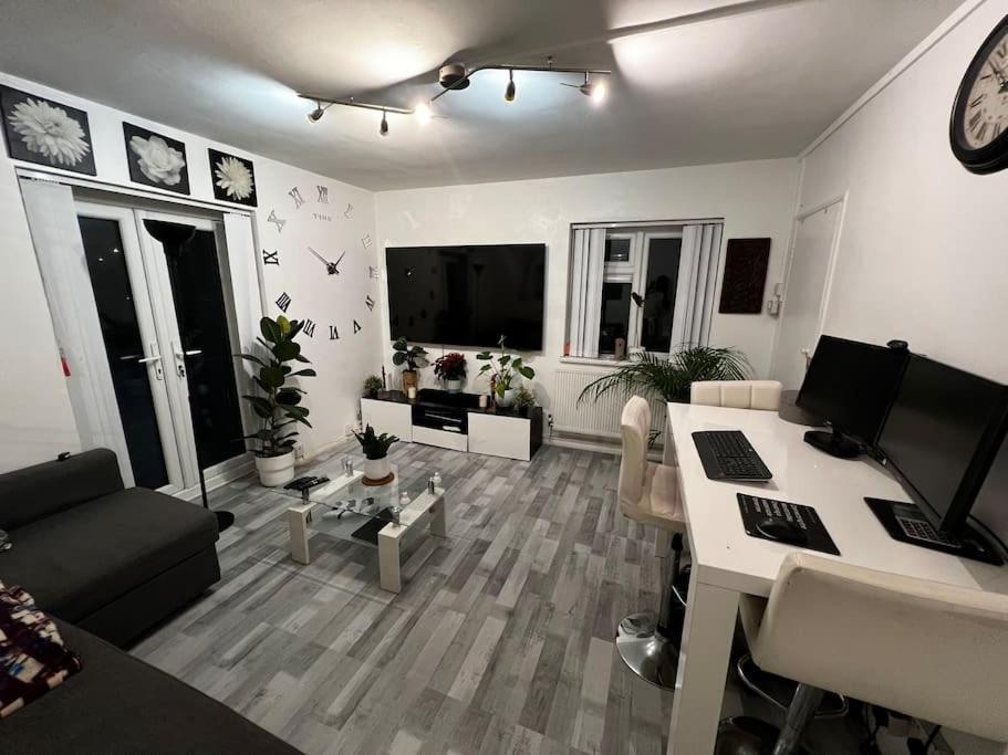 1-Bed Flat With Fast Wi-Fi In Prime Location 15Mins From Central 伦敦 外观 照片